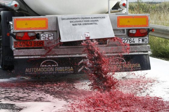 «Los franceses atacan los camiones porque no pueden competir con nuestro vino»